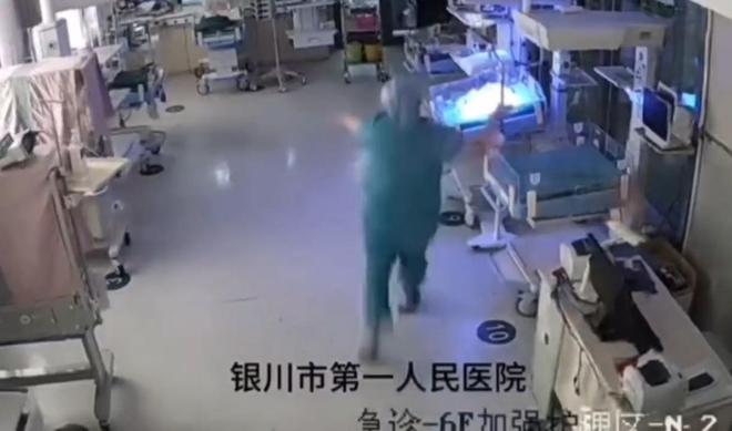 逃生后续来了！网友表示：这嘉奖是不是低了pg电子模拟器试玩地震中高中生背起同学(图3)