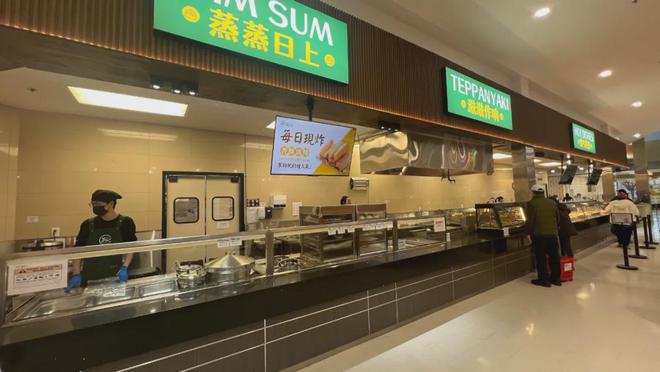 厨品尝新鲜现做的多样美食pg电子游戏网站来丰味小(图2)
