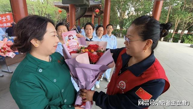 企业致敬白衣天使凝聚社会温情pg电子模拟器试玩沈阳爱心(图4)