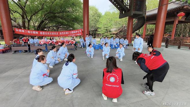 企业致敬白衣天使凝聚社会温情pg电子模拟器试玩沈阳爱心(图3)