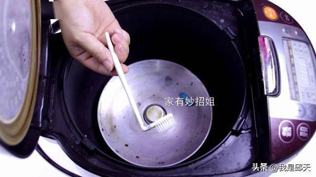 面里外都脏学会这一招几分钟跟新的一样pg电子模拟器免费版电饭锅不要只擦表(图4)