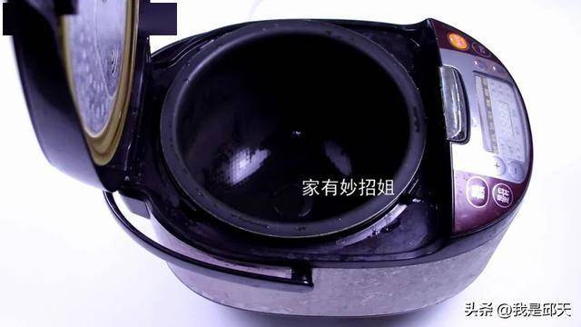 面里外都脏学会这一招几分钟跟新的一样pg电子模拟器免费版电饭锅不要只擦表(图3)