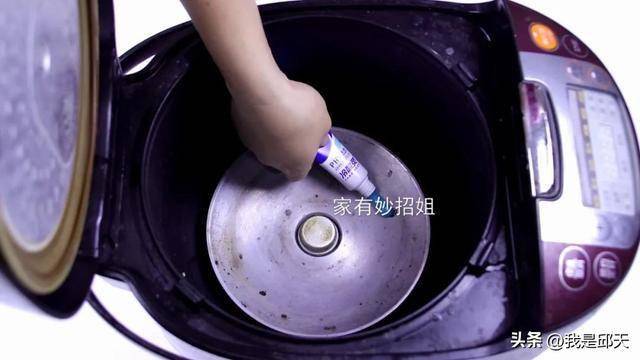 面里外都脏学会这一招几分钟跟新的一样pg电子模拟器免费版电饭锅不要只擦表(图6)