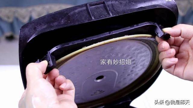 面里外都脏学会这一招几分钟跟新的一样pg电子模拟器免费版电饭锅不要只擦表(图7)